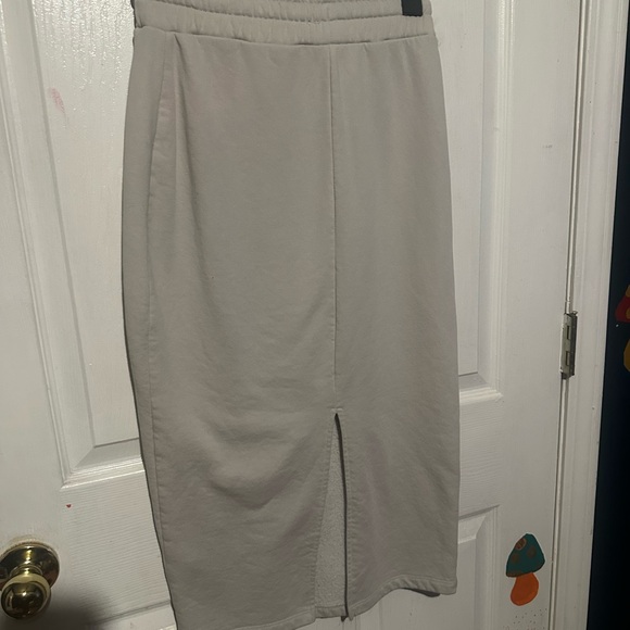 Zara Women's Sweatshirt Material Skirt in Cream or Khaki - Picture 4 of 5